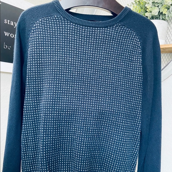 Blue sweater - Picture 1 of 3